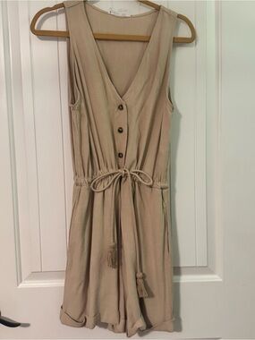Sleeveless Beige Tie-Waist Romper Dress